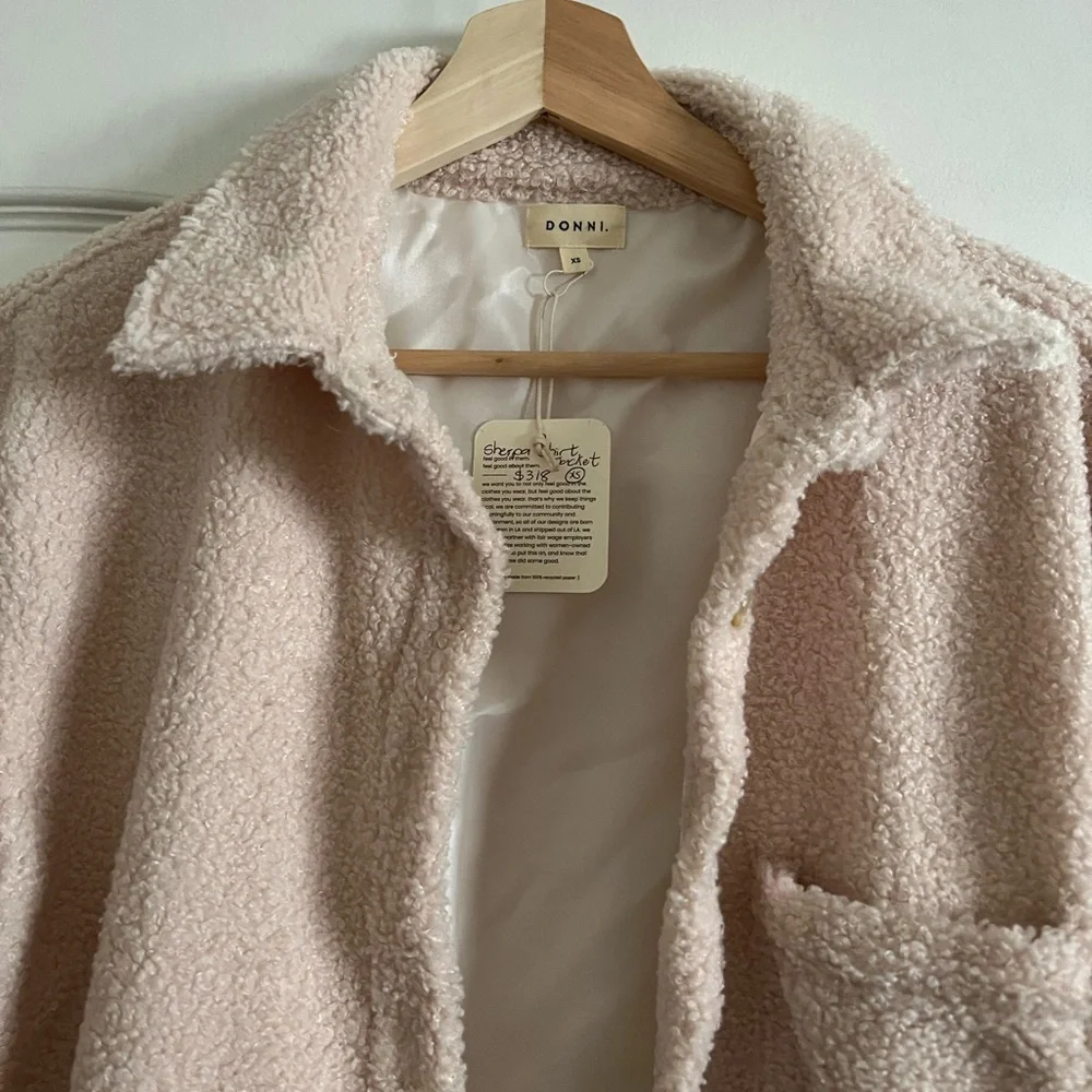 DONNI NWT XS Sherpa Button Down Shacket Shirt Jacket - Picture 7 of 10